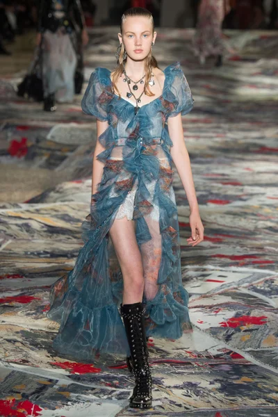 Look 27